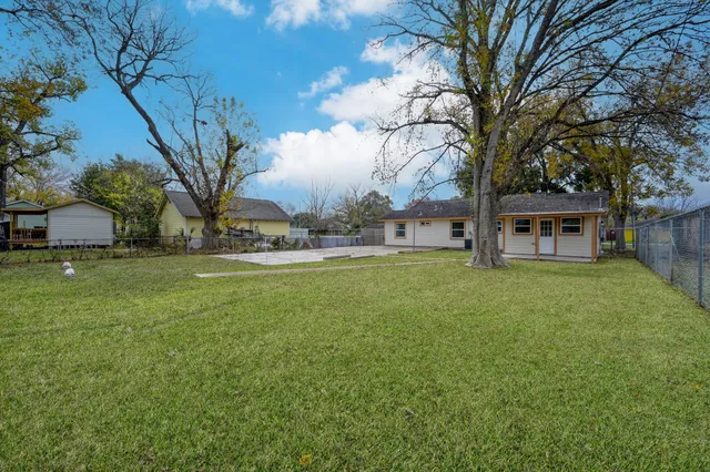 $1,948 | 513 Barkley Street, Houston, TX 77022