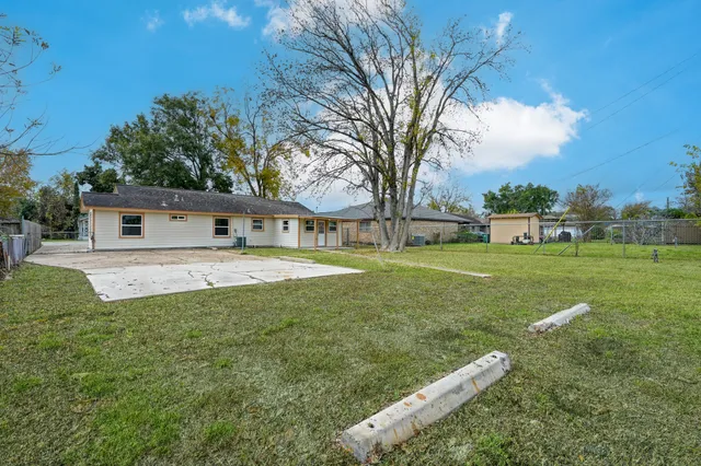 $1,948 | 513 Barkley Street, Houston, TX 77022