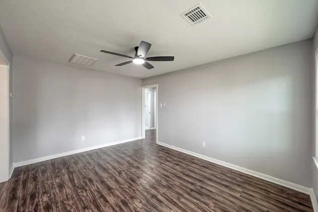 $1,948 | 513 Barkley Street, Houston, TX 77022