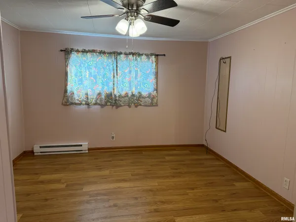 $64,900 | 27 North High Street, Winchester, IL 62694