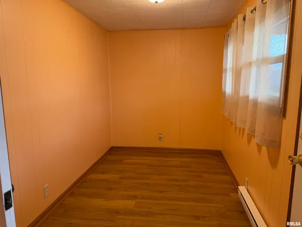 $64,900 | 27 North High Street, Winchester, IL 62694