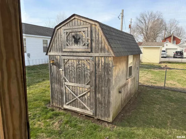 $64,900 | 27 North High Street, Winchester, IL 62694