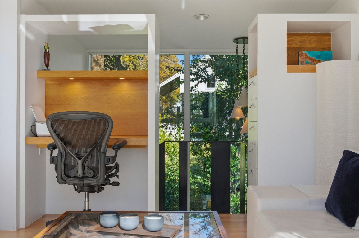 1712 West 10th Street Austin, TX 78703 - Photo 25 of 34 a view of entryway