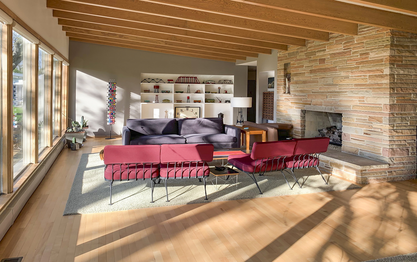 38W481 Silver Glen Road St. Charles, IL 60175 - Photo 4 of 21 a building outdoor space with patio furniture