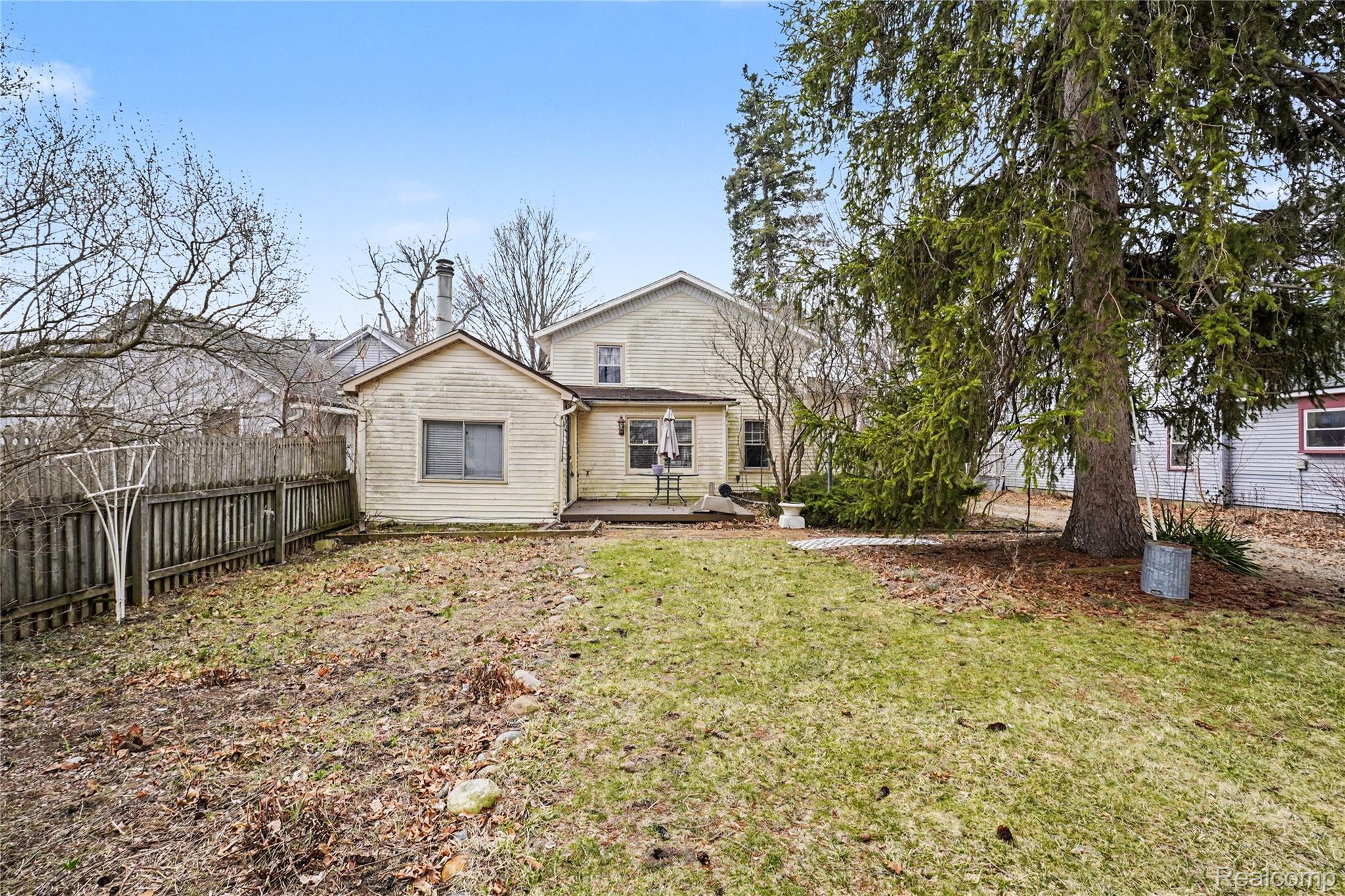 609 Main Street Fenton, MI 48430 - Photo 19 of 26 031_file_6114.jpg