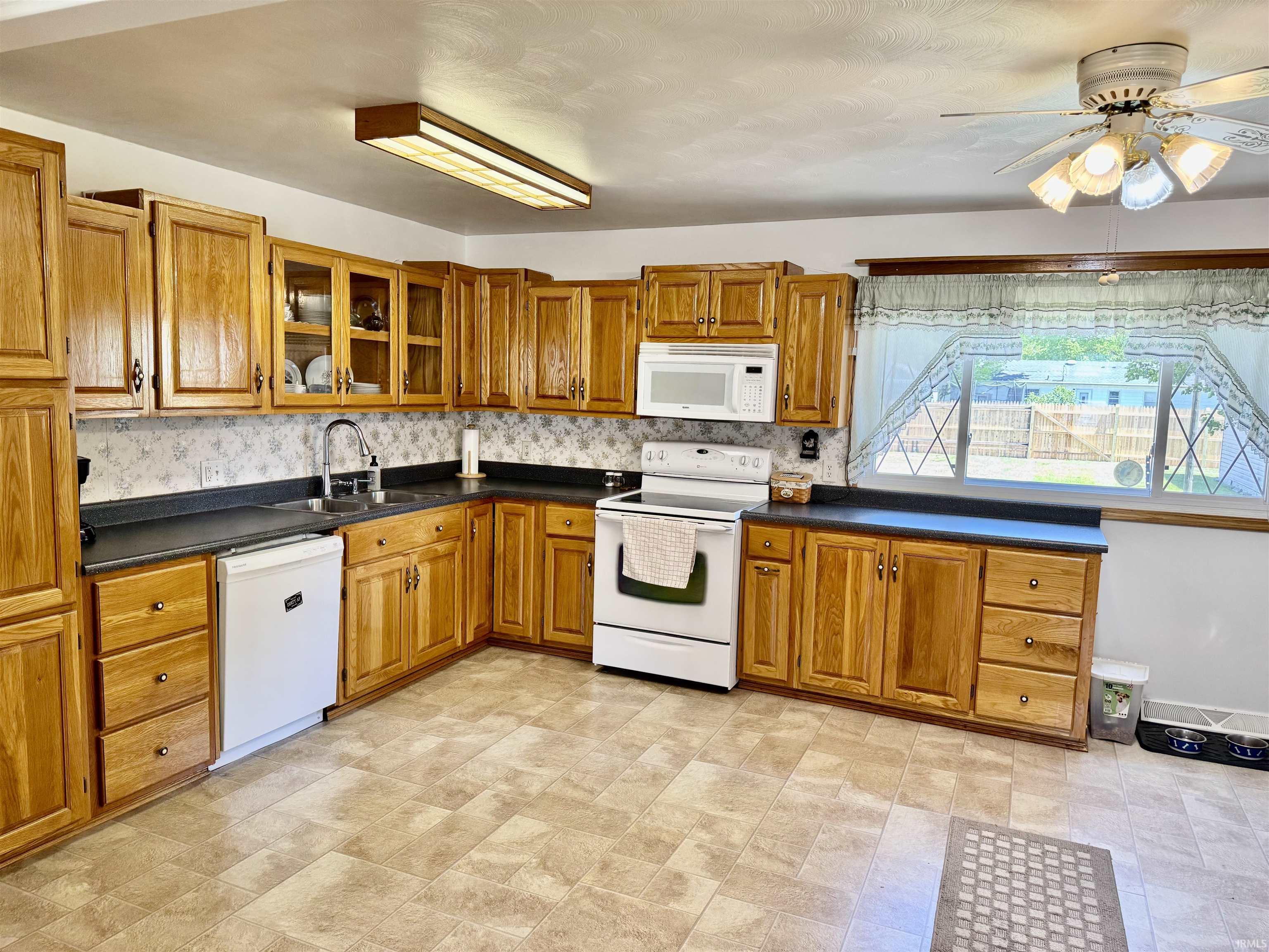 1214 Rochester Boulevard Rochester, IN 46975 - Photo 5 of 24 Gallery Image 5