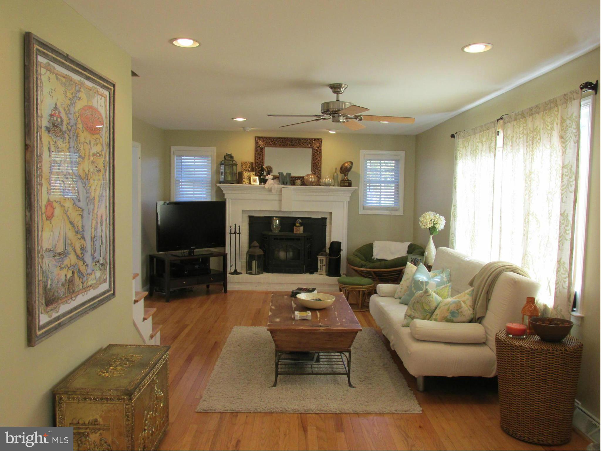 129 Farragut Road Annapolis, MD 21401 - Photo 6 of 30 Living Room