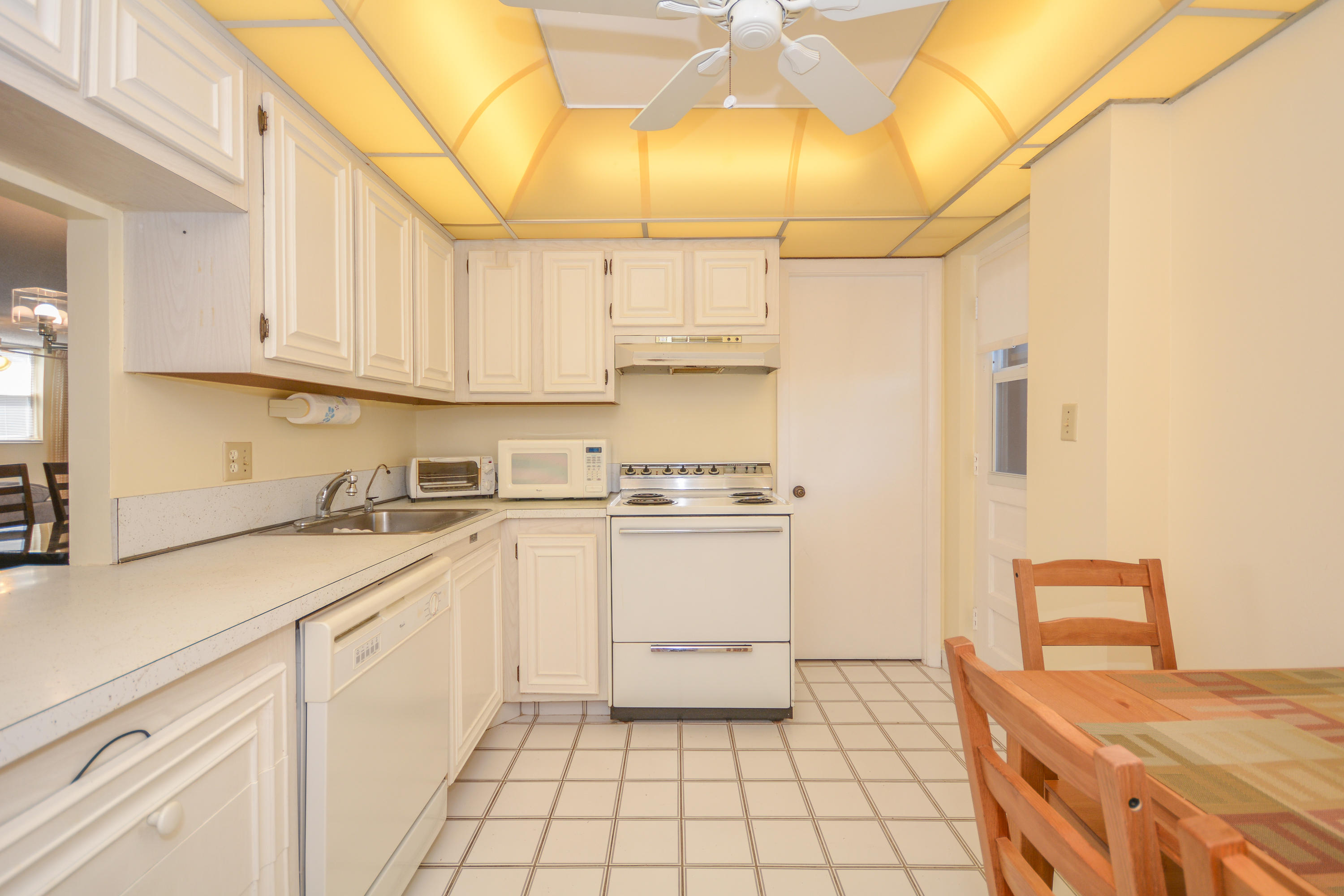 5301 Northwest 2nd Avenue, Unit 408 Boca Raton, FL 33487 - Photo 1 of 27 kitchen