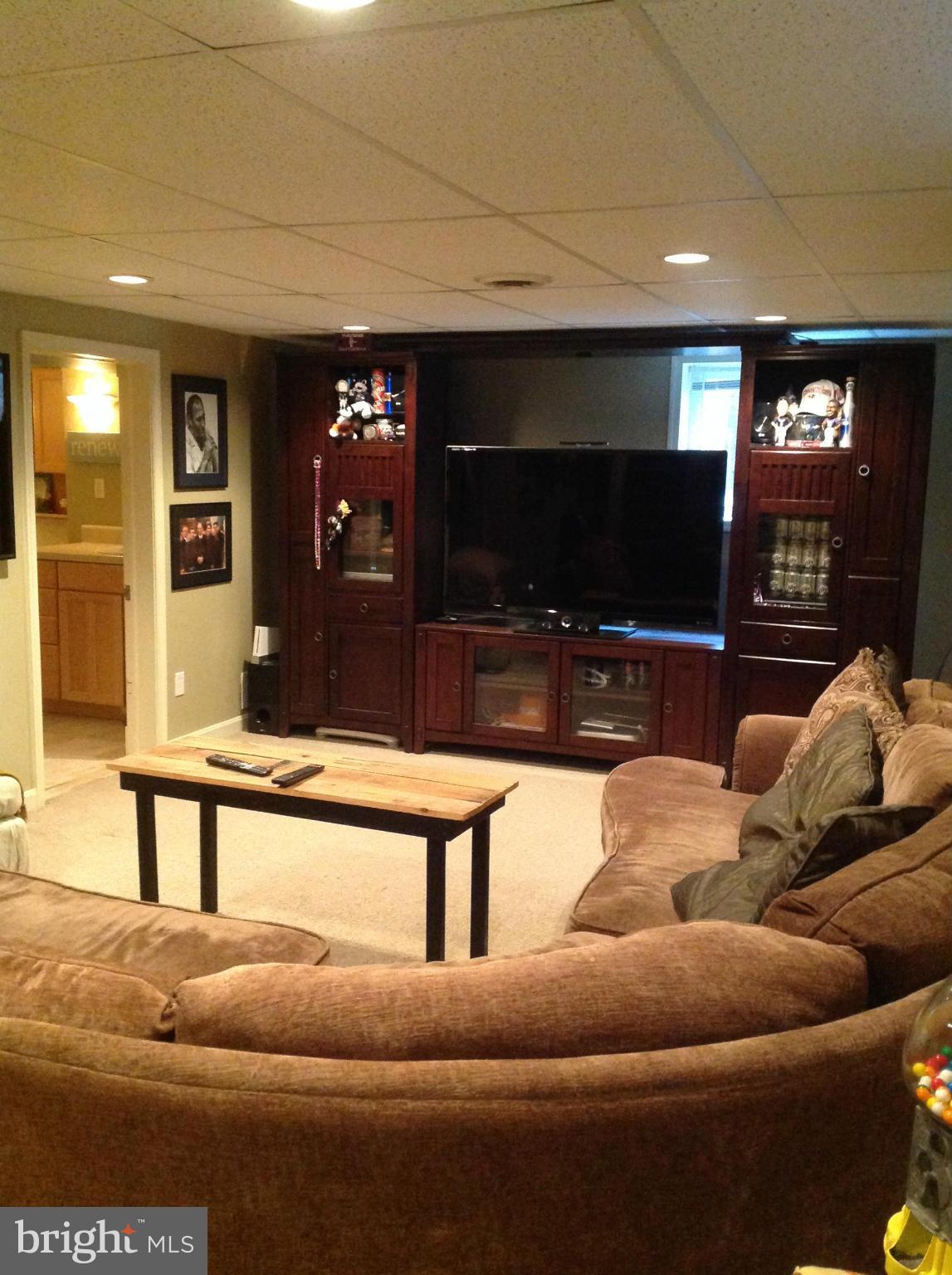 901 Wanda Road Linthicum Heights, MD 21090 - Photo 16 of 30 Family Room