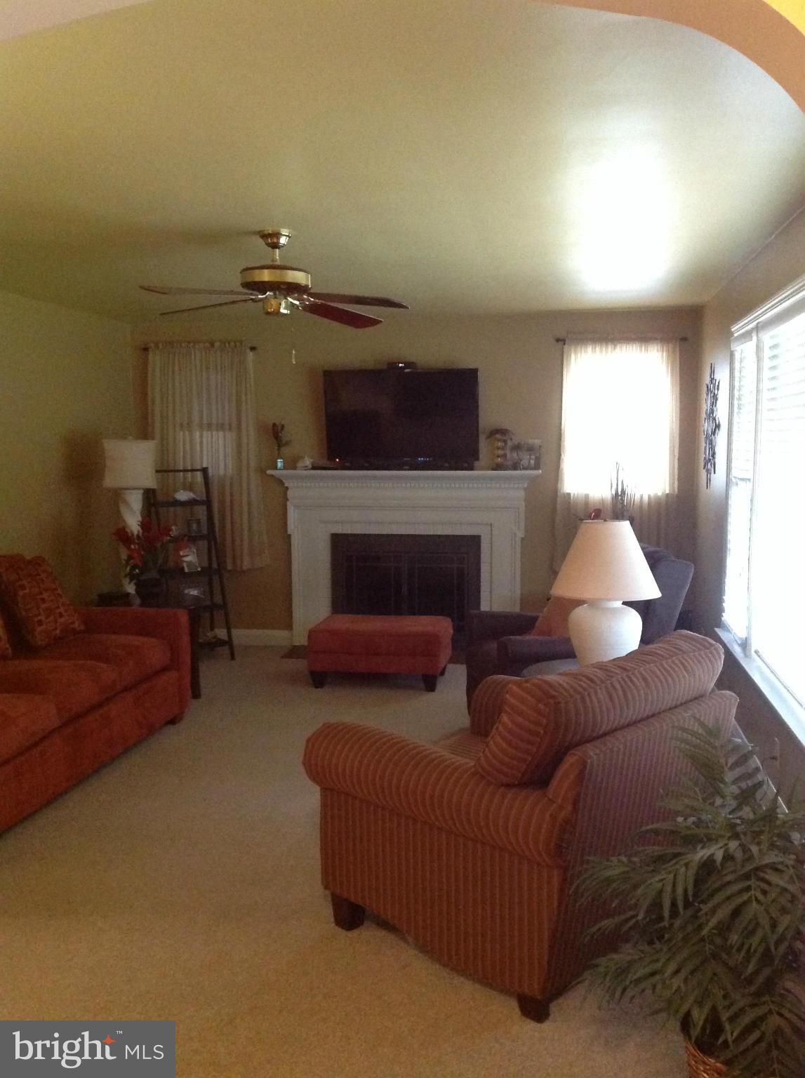 901 Wanda Road Linthicum Heights, MD 21090 - Photo 4 of 30 Living Room