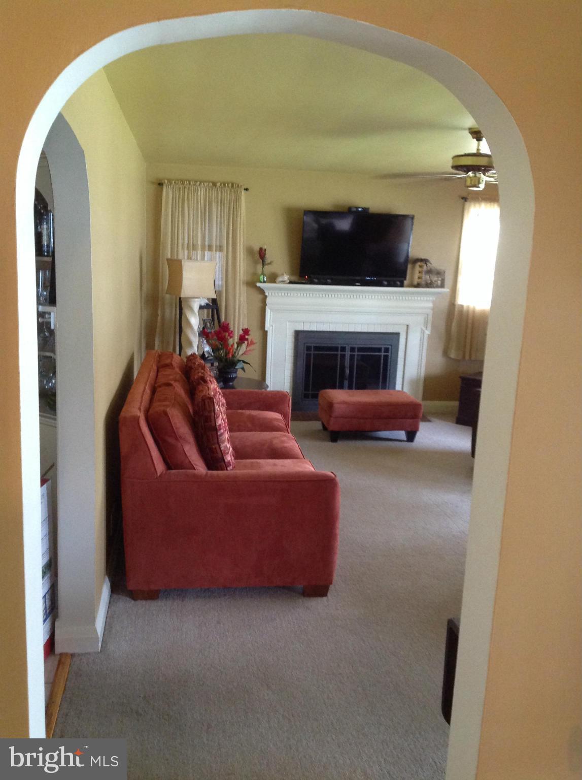 901 Wanda Road Linthicum Heights, MD 21090 - Photo 6 of 30 Living Room