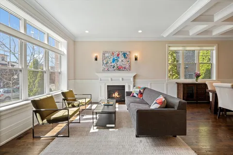 $1,850,000 | 1646 West Carmen Avenue, Chicago, IL 60640