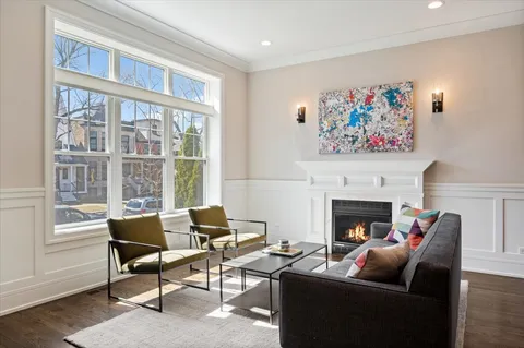 $1,850,000 | 1646 West Carmen Avenue, Chicago, IL 60640