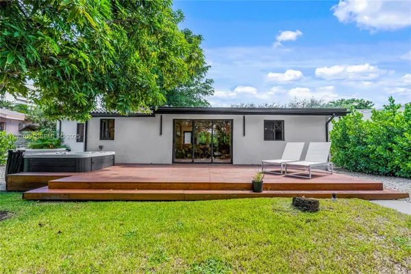 a view of a outdoor space with a sitting space