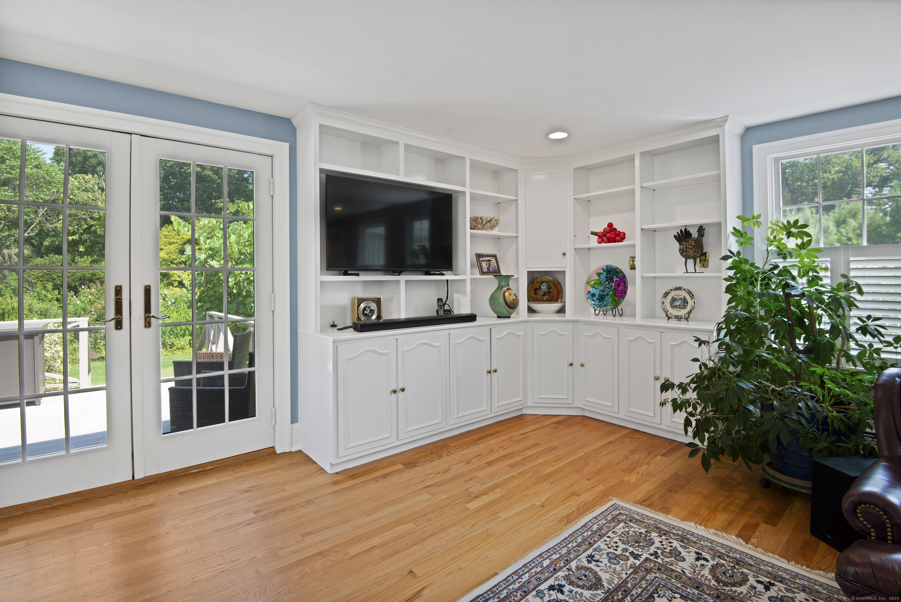 13 Maple Avenue Essex, CT 06426 - Photo 15 of 31 a view of a kitchen with furniture and a potted plant