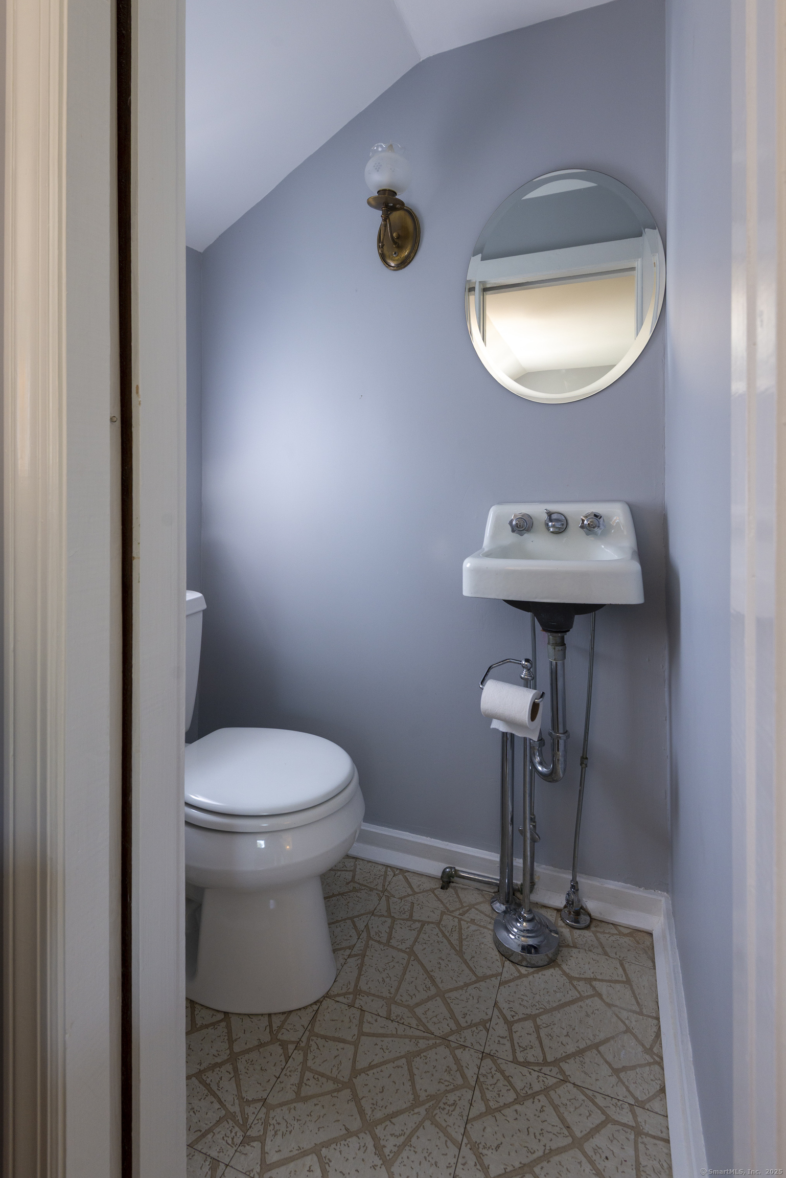 13 Maple Avenue Essex, CT 06426 - Photo 27 of 31 a bathroom with a toilet