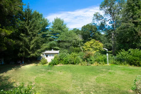 $875,000 | 13 Maple Avenue, Essex, CT 06426