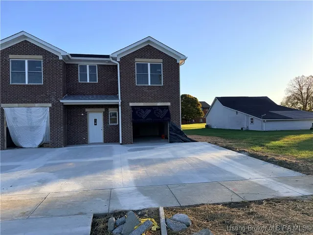 $2,110 | 2022 Greentree Boulevard, Clarksville, IN 47129