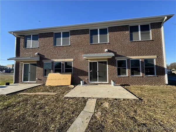 $2,110 | 2022 Greentree Boulevard, Clarksville, IN 47129