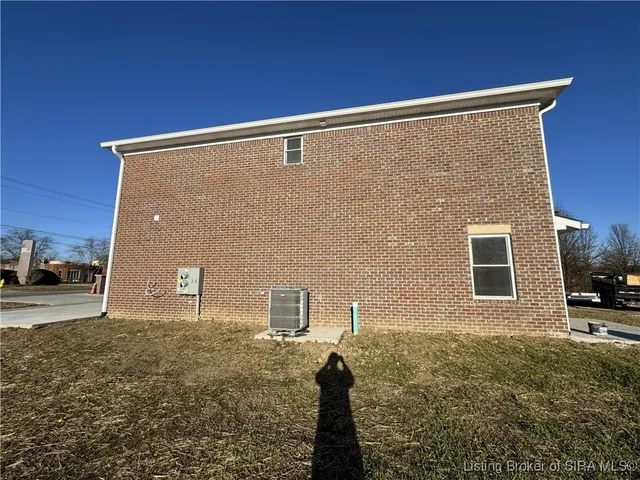 $2,110 | 2022 Greentree Boulevard, Clarksville, IN 47129