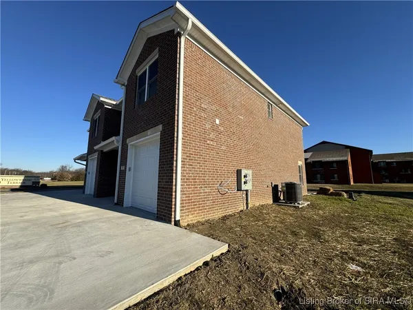 $2,110 | 2022 Greentree Boulevard, Clarksville, IN 47129