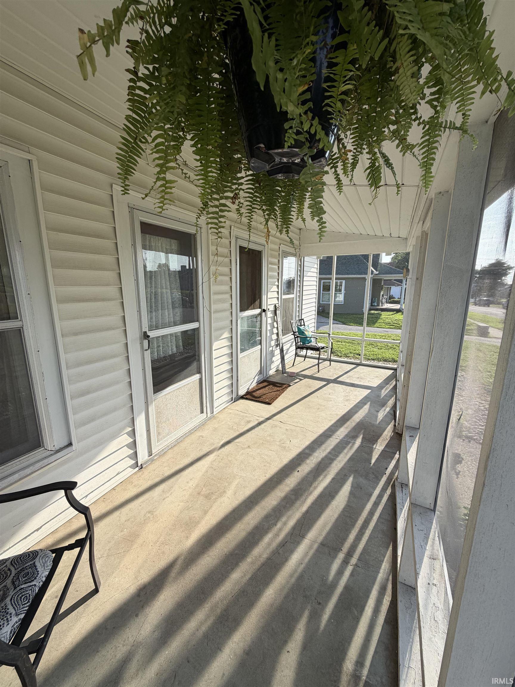 255 East Mechanic Street Bloomfield, IN 47424 - Photo 2 of 7