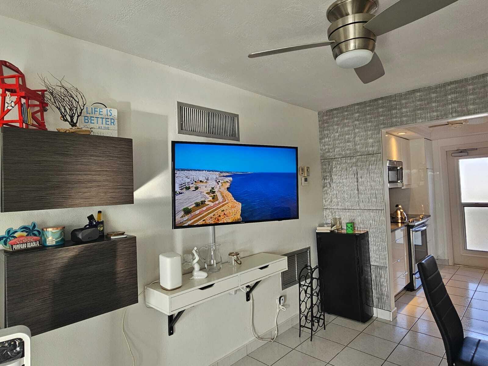 505 North Riverside Drive, Unit 12A Pompano Beach, FL 33062 - Photo 4 of 14 Family room
