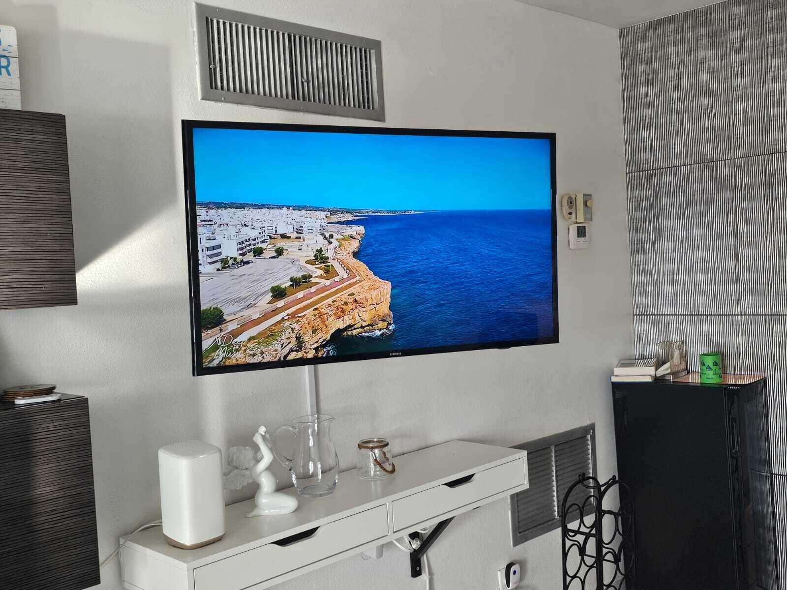 505 North Riverside Drive, Unit 12A Pompano Beach, FL 33062 - Photo 5 of 14 Family room