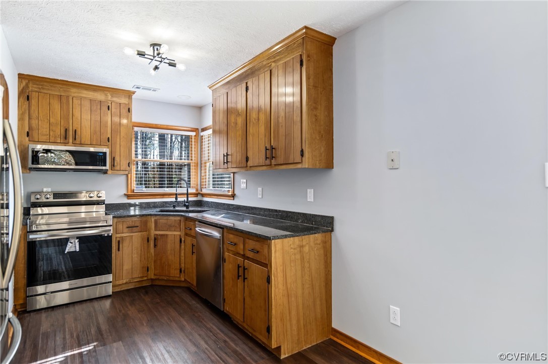 12331 Green Oak Road Providence Forge, VA 23140 - Photo 8 of 27 Gallery Image 8