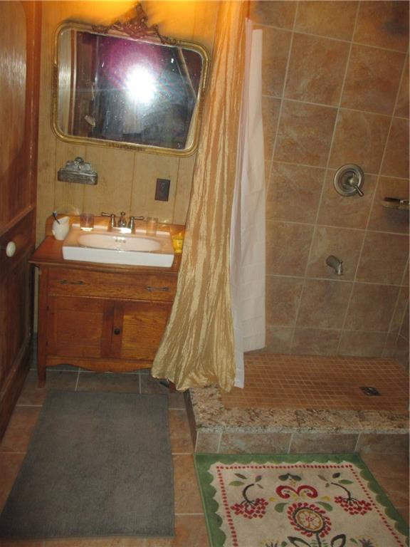 742 Village Run Road Boswell, PA 15531 - Photo 12 of 19 Master Bathroom