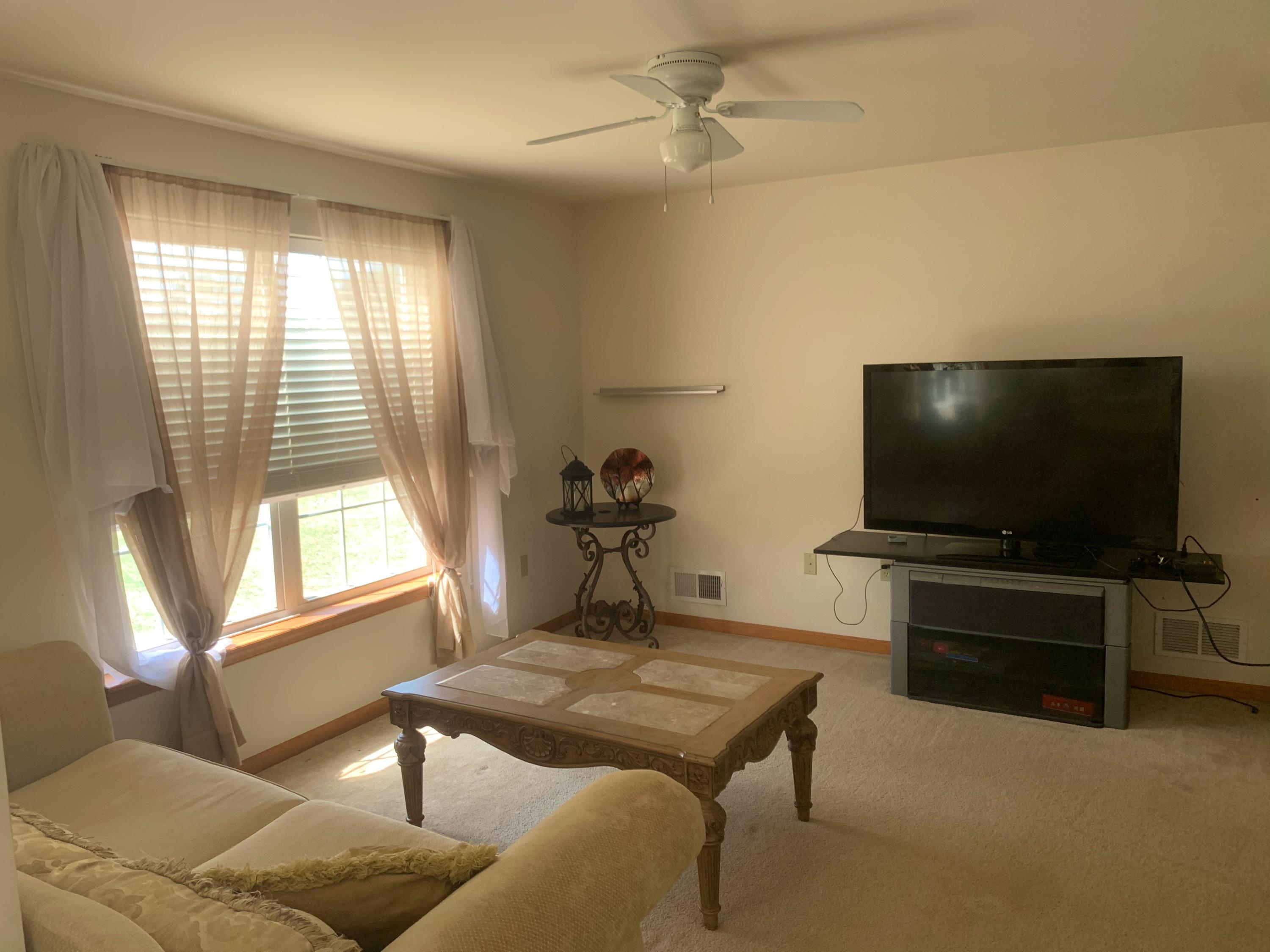 118 Legion Road Gilbert, PA 18331 - Photo 7 of 25 IMG_2116