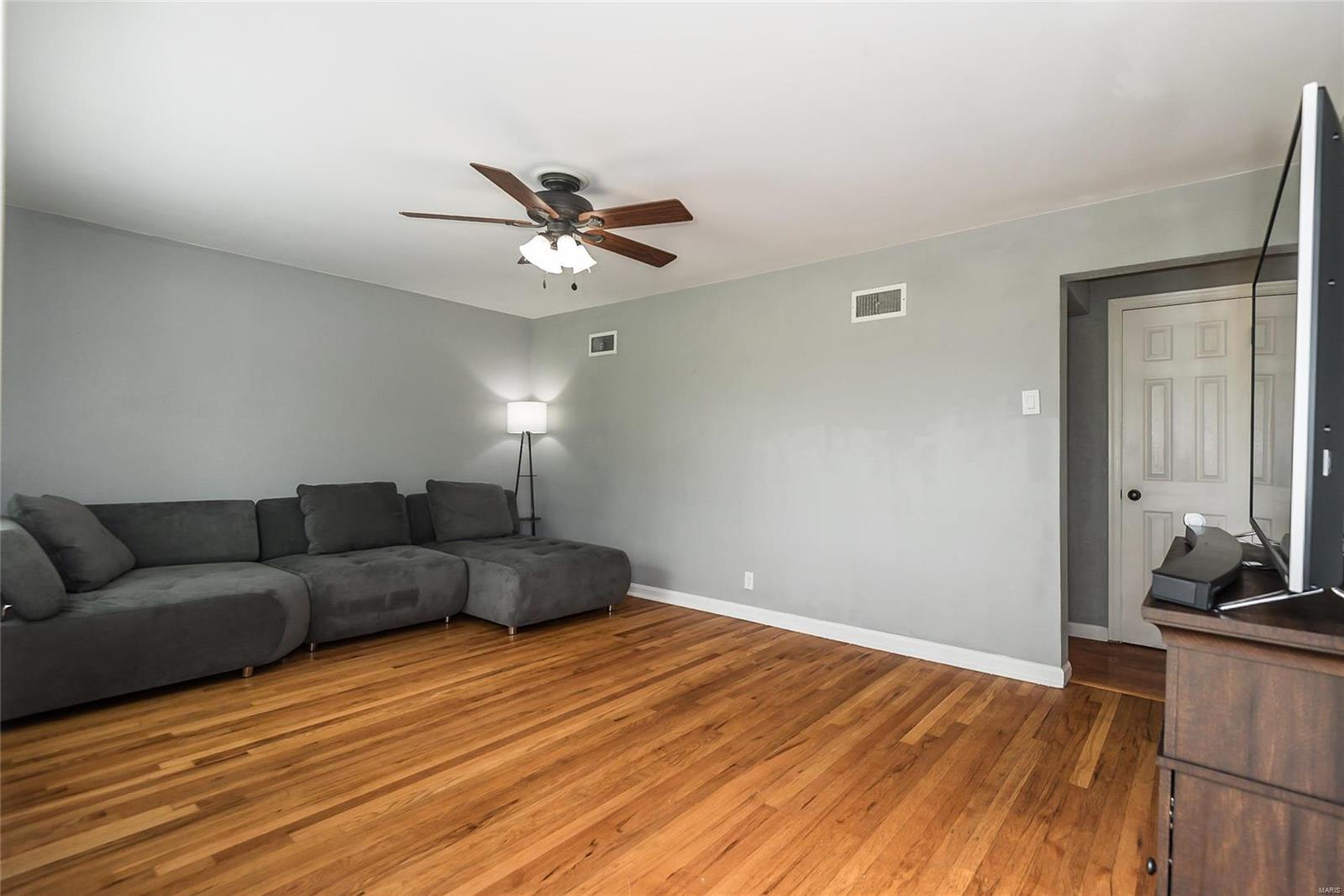 3737 Weber Road St. Louis, MO 63125 - Photo 2 of 19 Gallery Image 2