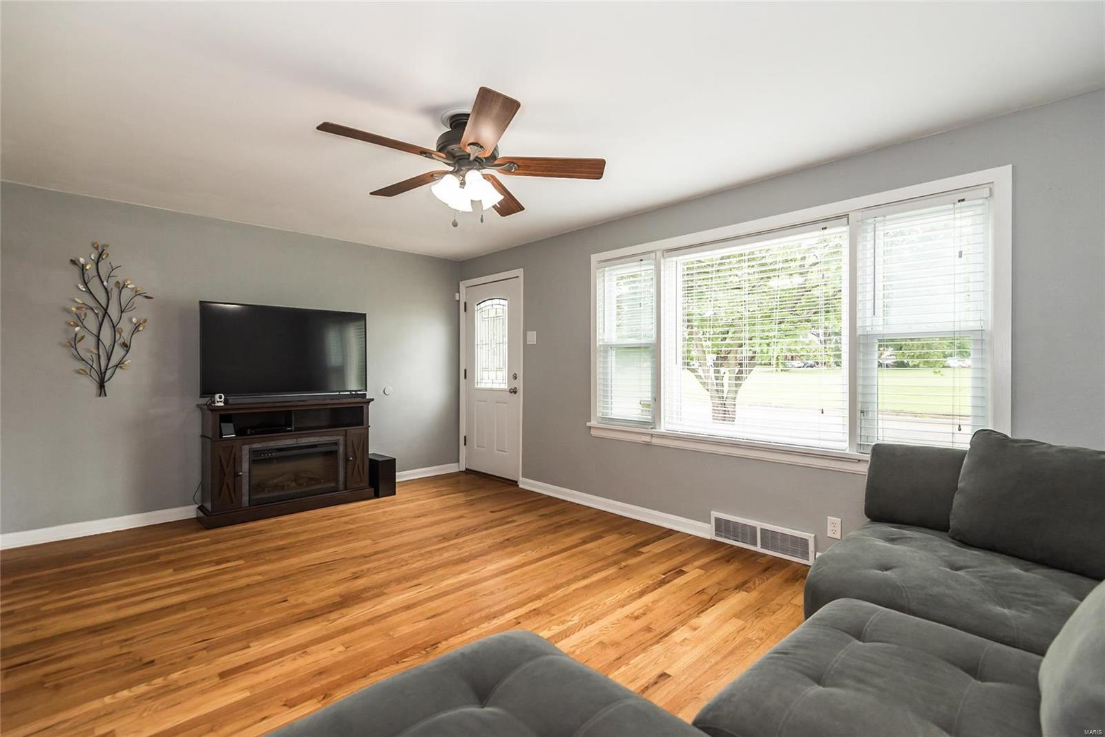3737 Weber Road St. Louis, MO 63125 - Photo 3 of 19 Gallery Image 3