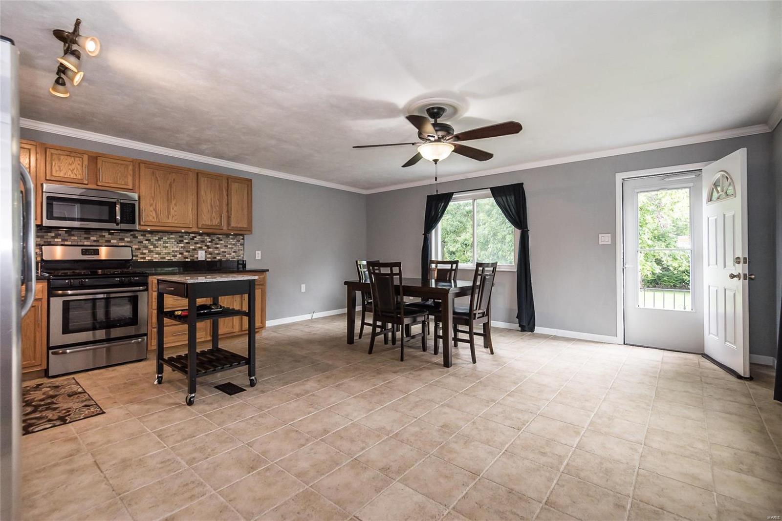 3737 Weber Road St. Louis, MO 63125 - Photo 4 of 19 Gallery Image 4