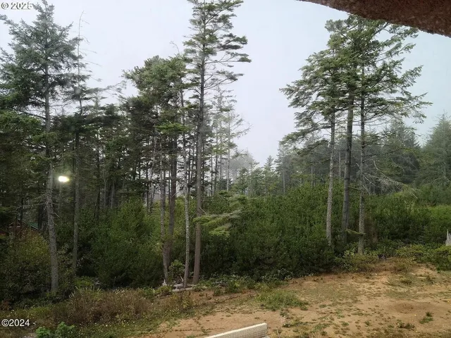 $284,900 | 80 Southeast Bracken Terrace, South Beach, OR 97366