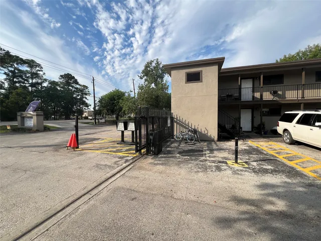 a view of a house with entertaining space