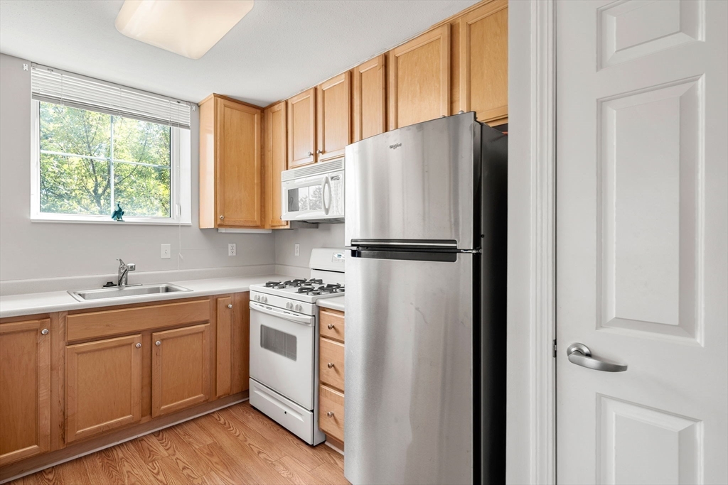 38 Village Road, Unit 202 Middleton, MA 01949 - Photo 11 of 42 Gallery Image 11
