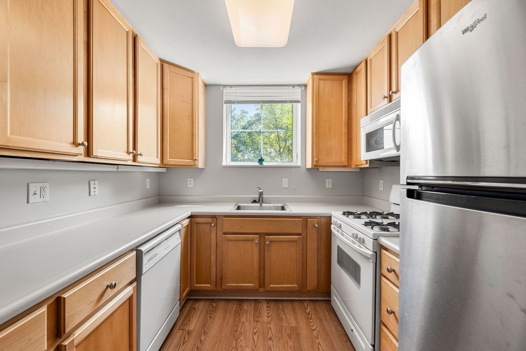 38 Village Road, Unit 202 Middleton, MA 01949 - Photo 9 of 42 Gallery Image 9