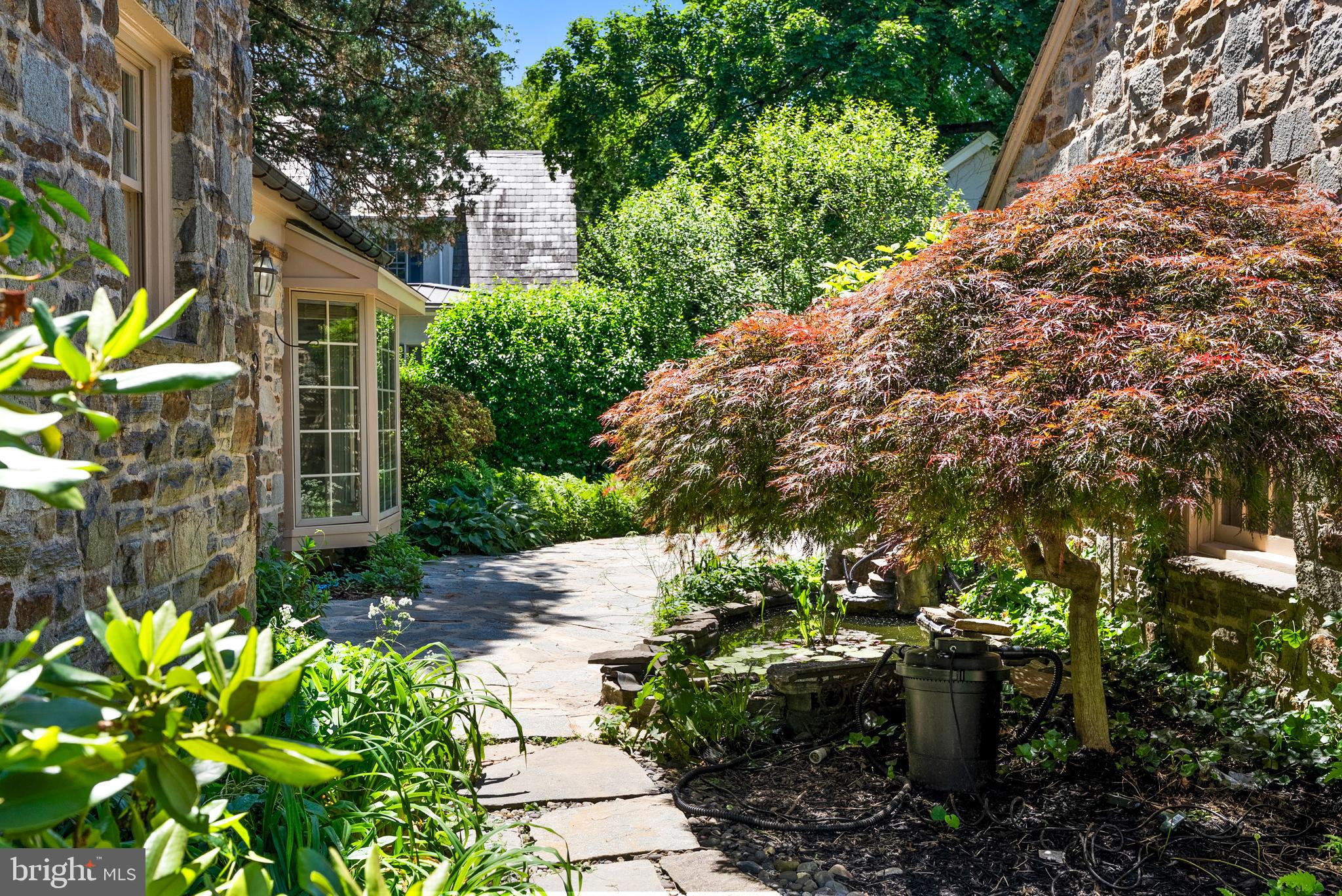 602 Stoneleigh Road Baltimore, MD 21212 - Photo 23 of 31 a backyard of a house with lots of green space