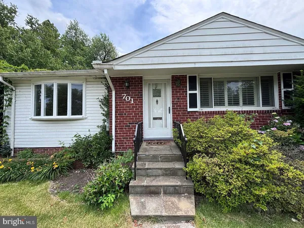 $3,395 | 701 Robert Road, Rockville, MD 20850