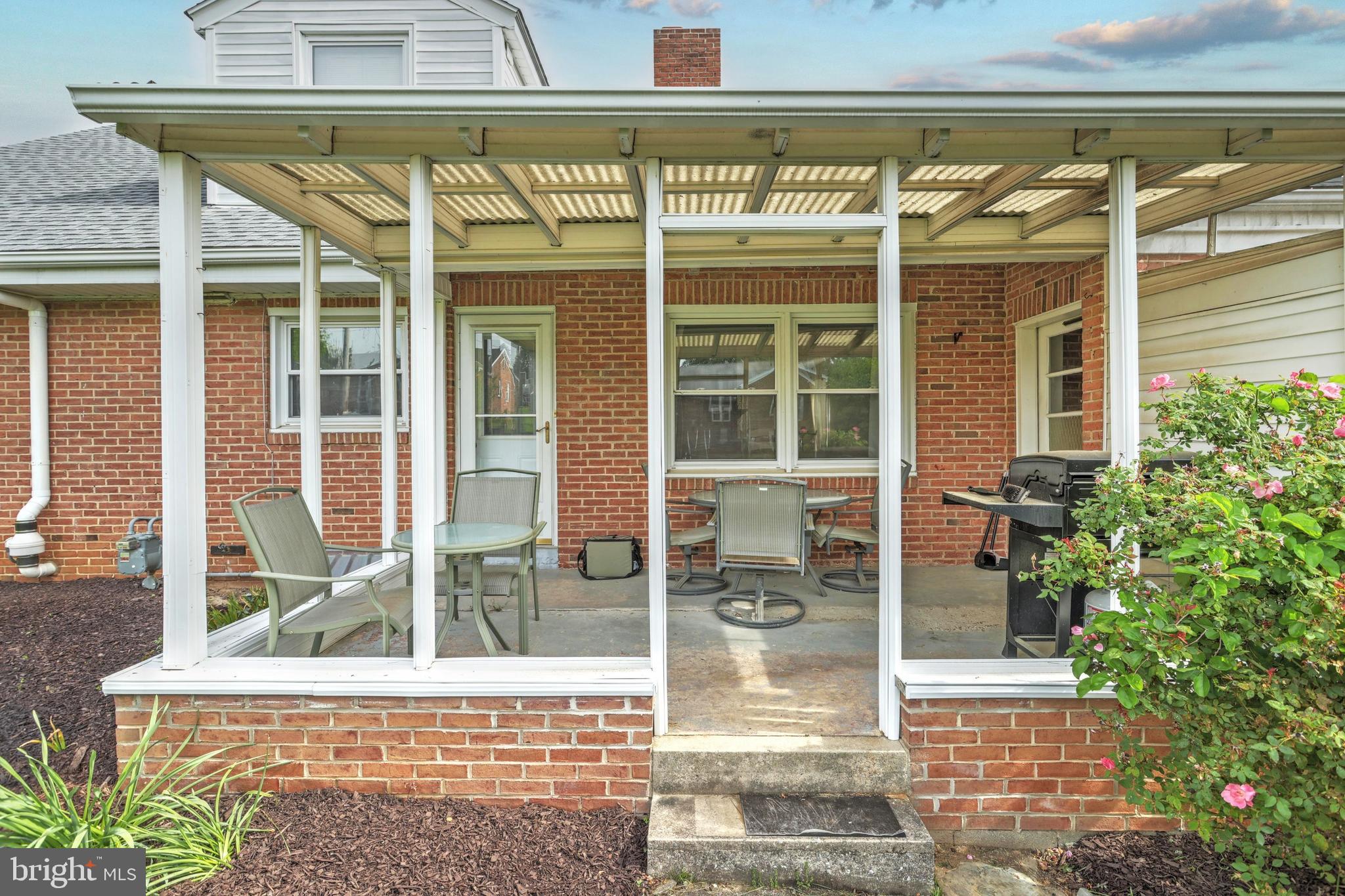 1174 Southern Road York, PA 17403 - Photo 4 of 37 Gallery Image 4