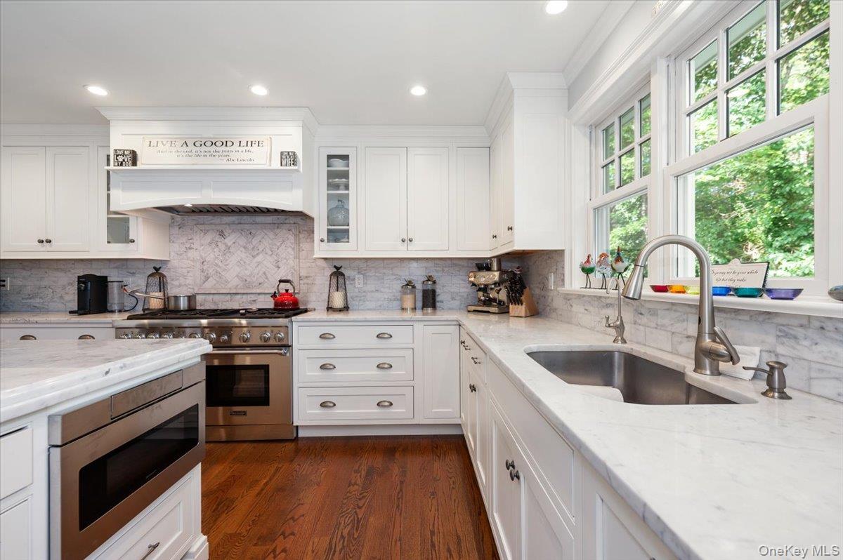 203 Sunset Road Syosset, NY 11791 - Photo 11 of 37