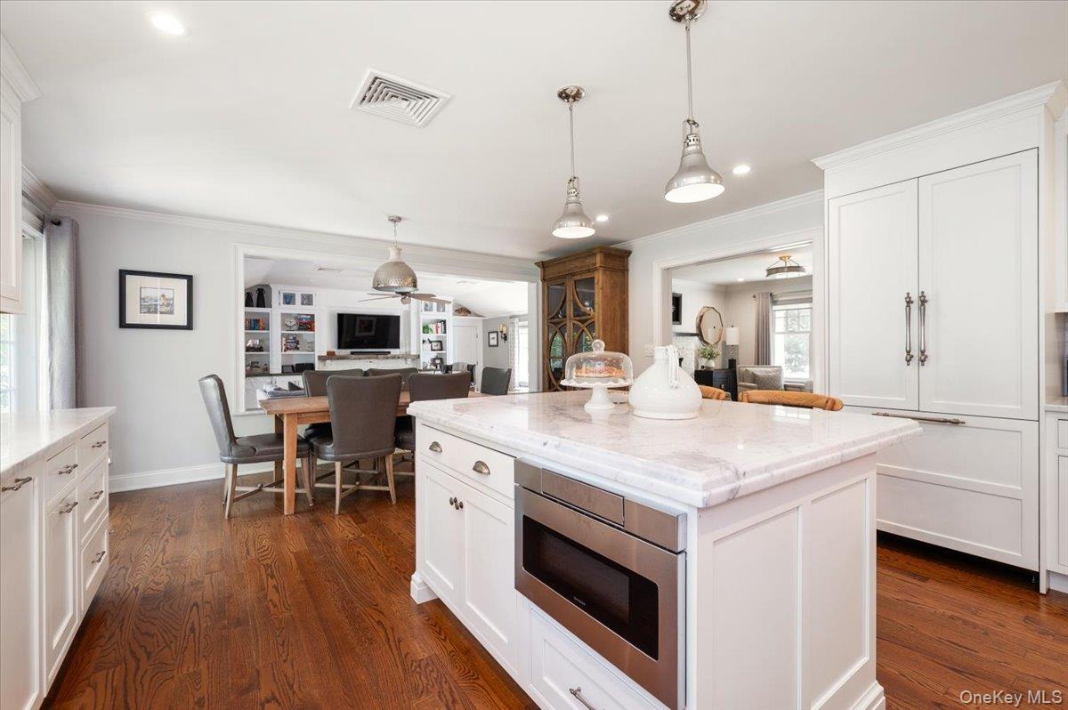 203 Sunset Road Syosset, NY 11791 - Photo 12 of 37