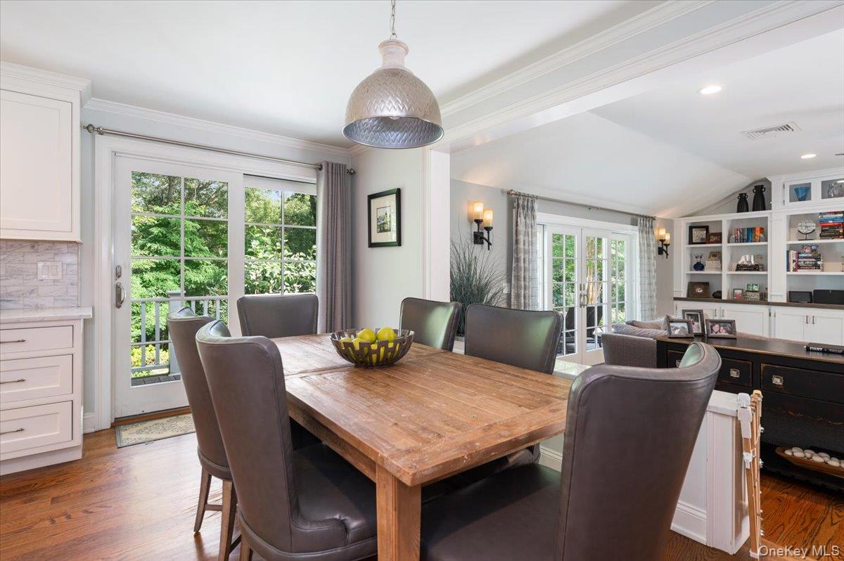 203 Sunset Road Syosset, NY 11791 - Photo 15 of 37