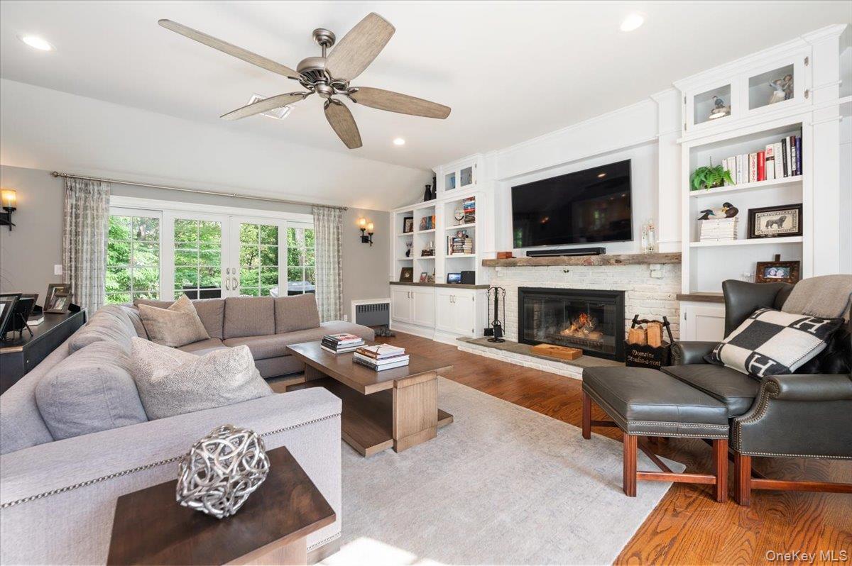 203 Sunset Road Syosset, NY 11791 - Photo 16 of 37