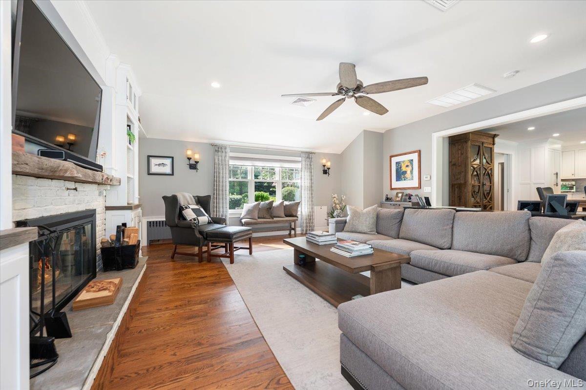 203 Sunset Road Syosset, NY 11791 - Photo 17 of 37