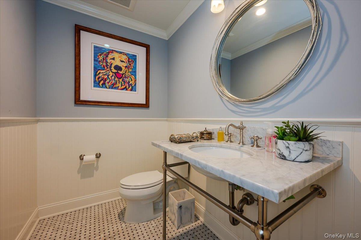 203 Sunset Road Syosset, NY 11791 - Photo 18 of 37