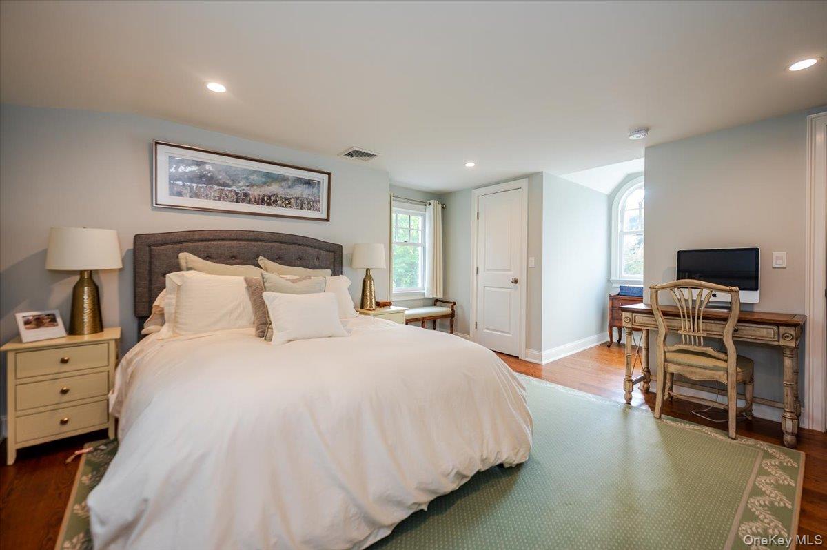 203 Sunset Road Syosset, NY 11791 - Photo 23 of 37