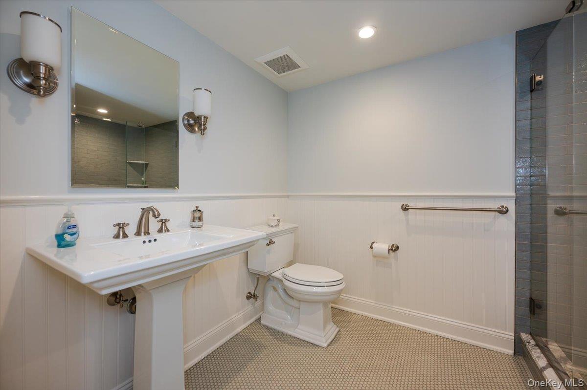 203 Sunset Road Syosset, NY 11791 - Photo 29 of 37
