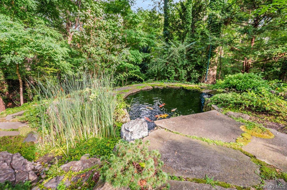 203 Sunset Road Syosset, NY 11791 - Photo 33 of 37